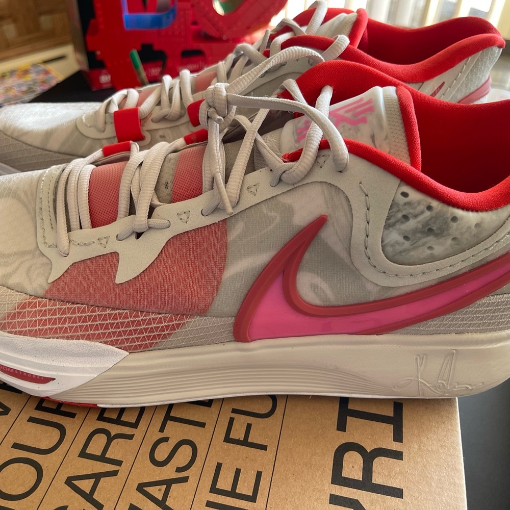 Nike Kyrie Irving 8. Men’s size 17. New in box